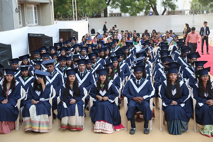 https://cache.careers360.mobi/media/colleges/social-media/media-gallery/8761/2022/4/27/Convacation Events of Som Lalit College of Commerce Ahmedabad_Events.jpg